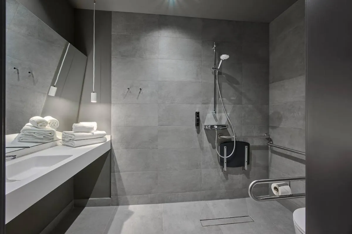 فندق Zleep Madrid Airport 3*,